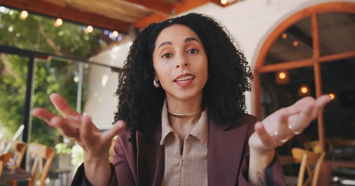 Empresária em videochamada representando diferentes tipos de empresa no Brasil Empresária em videochamada representando diferentes tipos de empresa no Brasil